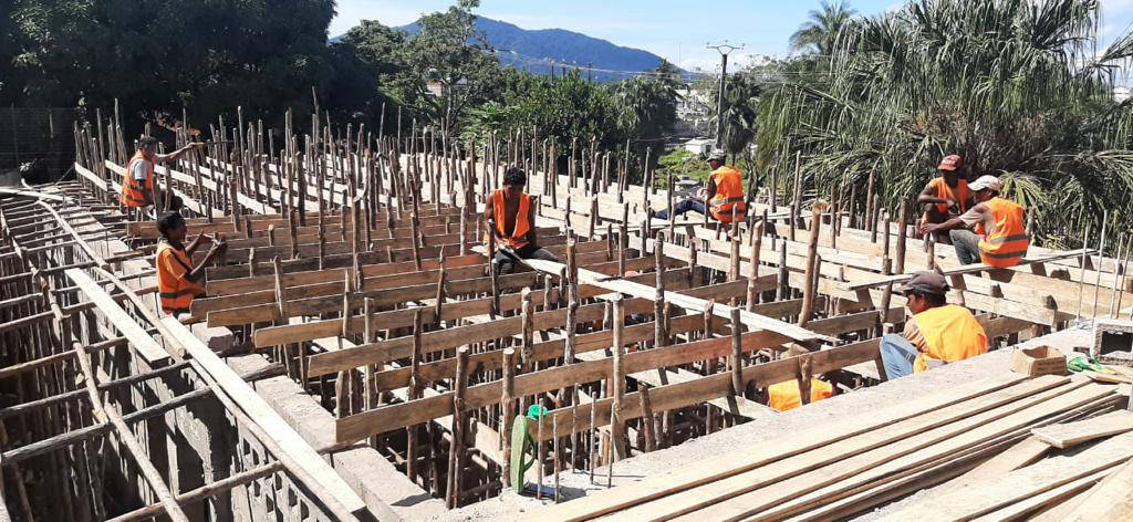 Bambini del Madagascar Tonga Soa - Nuova scuola media