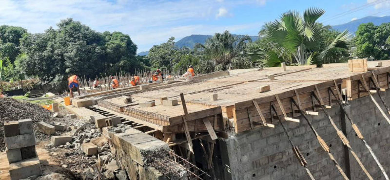 Bambini del Madagascar Tonga Soa - Nuova scuola media