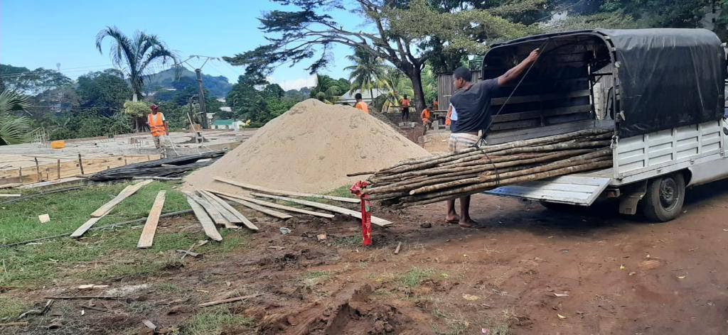 Bambini del Madagascar Tonga Soa - Nuova scuola media