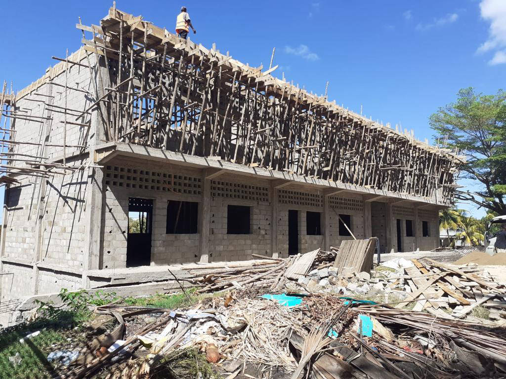 Bambini del Madagascar Tonga Soa - Nuova scuola media