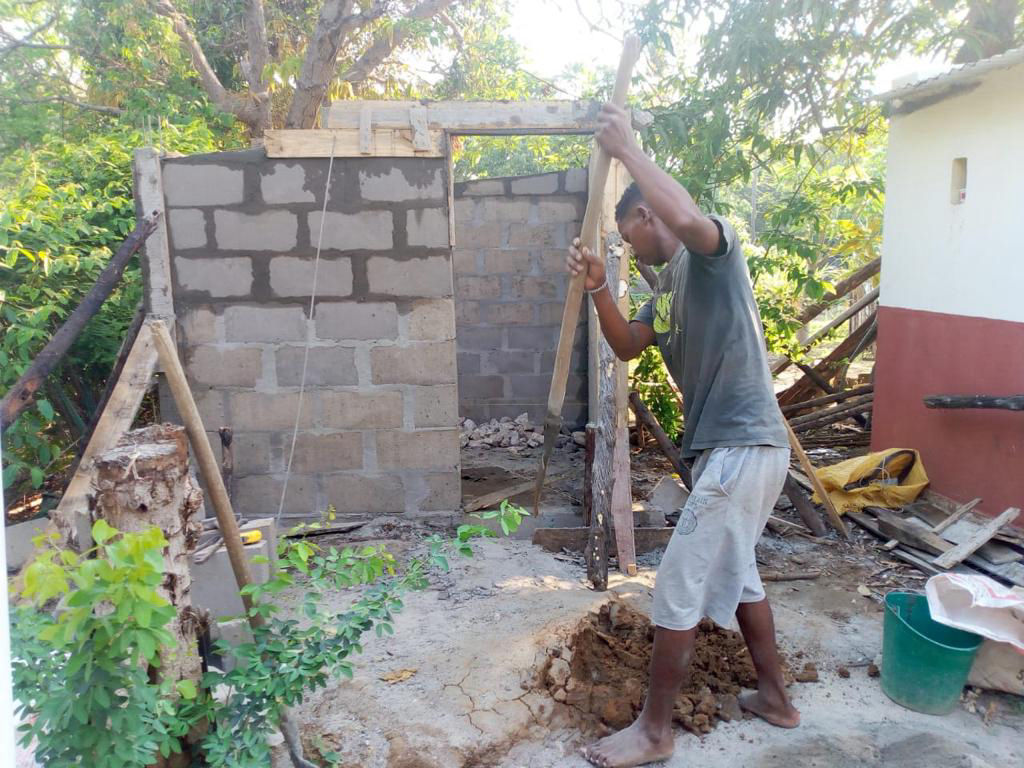 Nuovo bagno nella casa di formazione a Mahajanga - lavori in corso