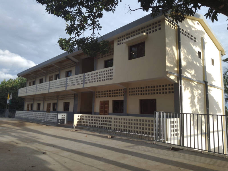 Bambini del Madagascar Tonga Soa - Nuova scuola media