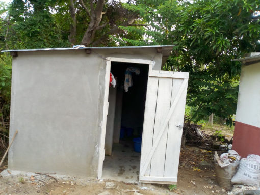 Nuovo bagno nella casa di formazione a Mahajanga - lavori in corso